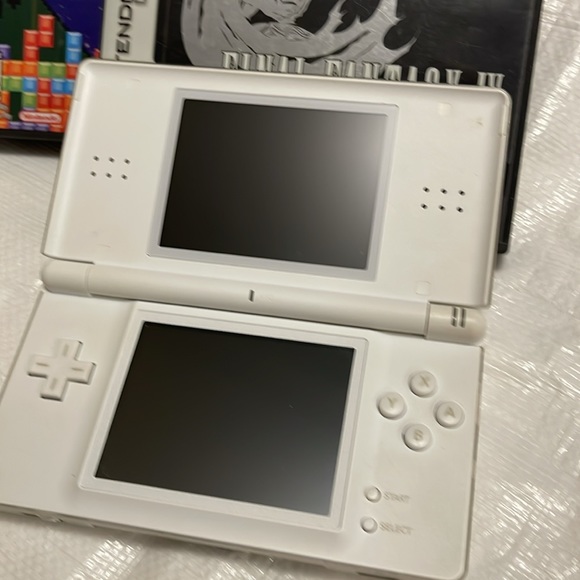 Nintendo DS lite in white - Picture 2 of 4